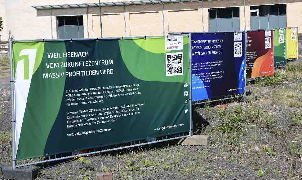 Plakatkampagne am Hauptbahnhof und auf zentralen Plätzen der Stadt informiert über Zukunftszentrum.