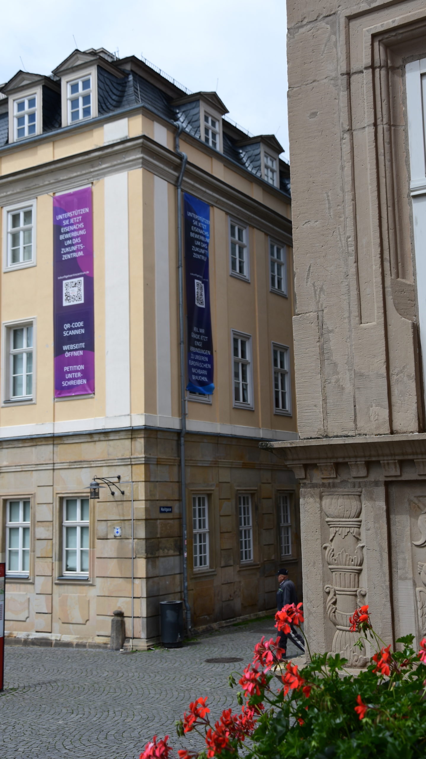 Plakatkampagne am Hauptbahnhof und auf zentralen Plätzen der Stadt informiert über Zukunftszentrum.