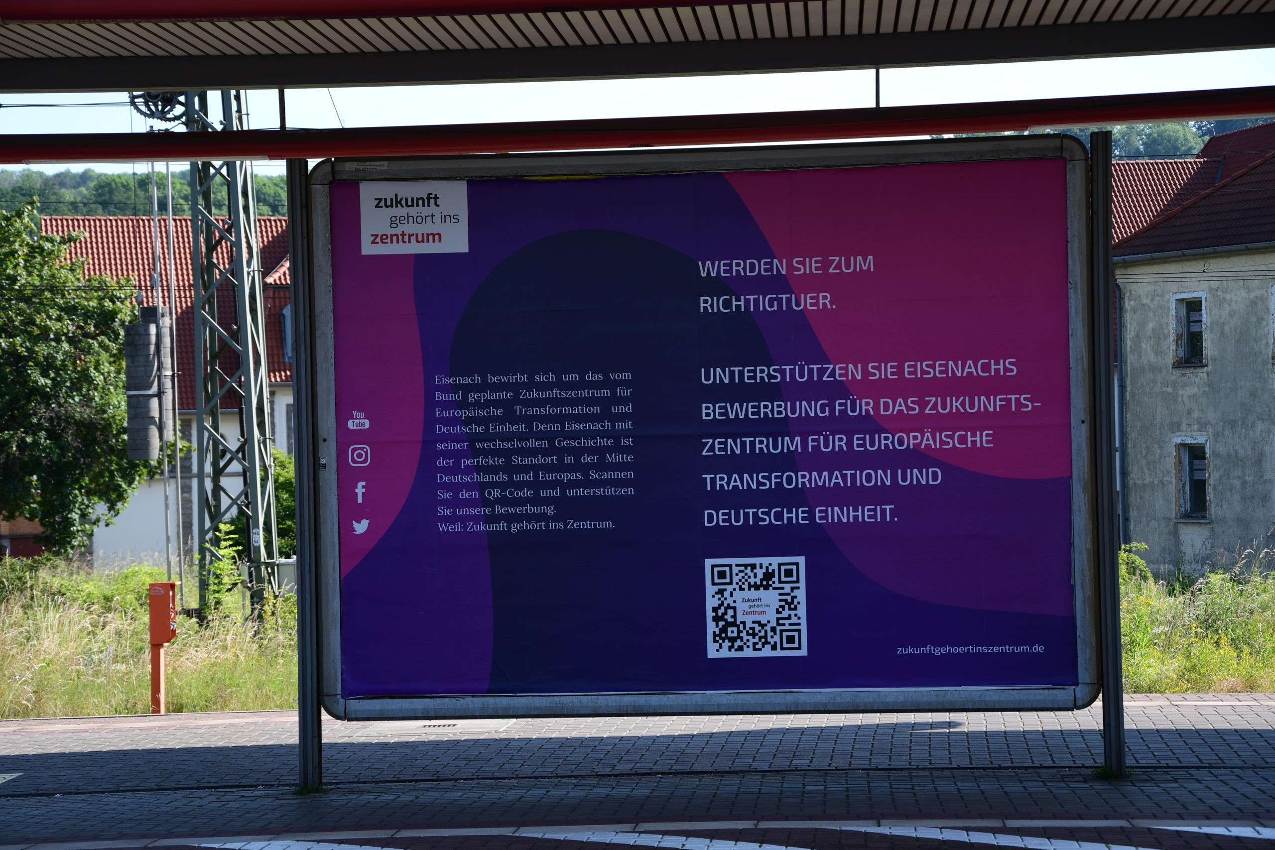 Plakatkampagne am Hauptbahnhof und auf zentralen Plätzen der Stadt informiert über Zukunftszentrum.
