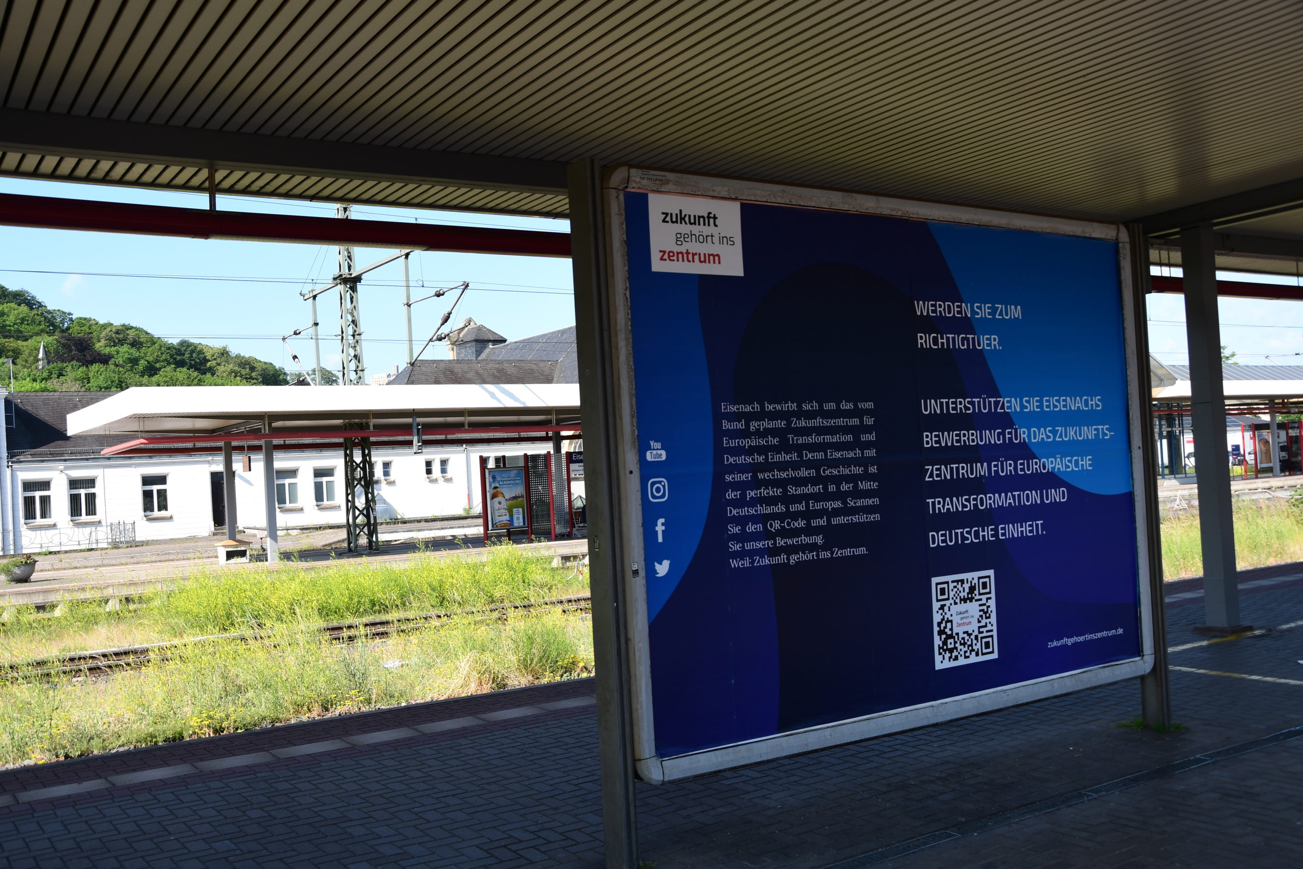 Plakatkampagne am Hauptbahnhof und auf zentralen Plätzen der Stadt informiert über Zukunftszentrum.